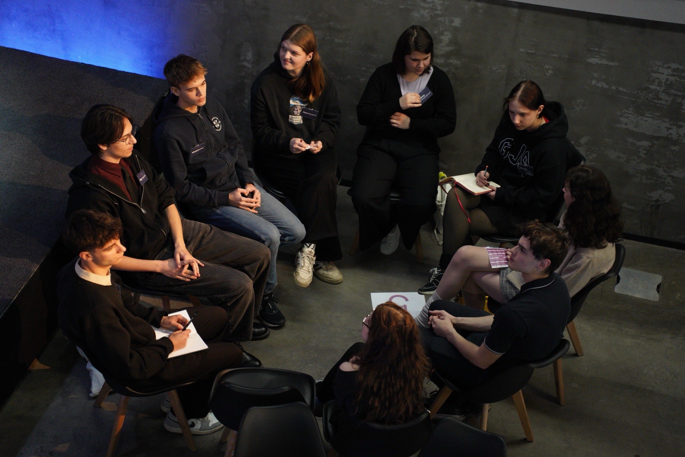 Studenti v diskuzním kruhu na KSS 2026